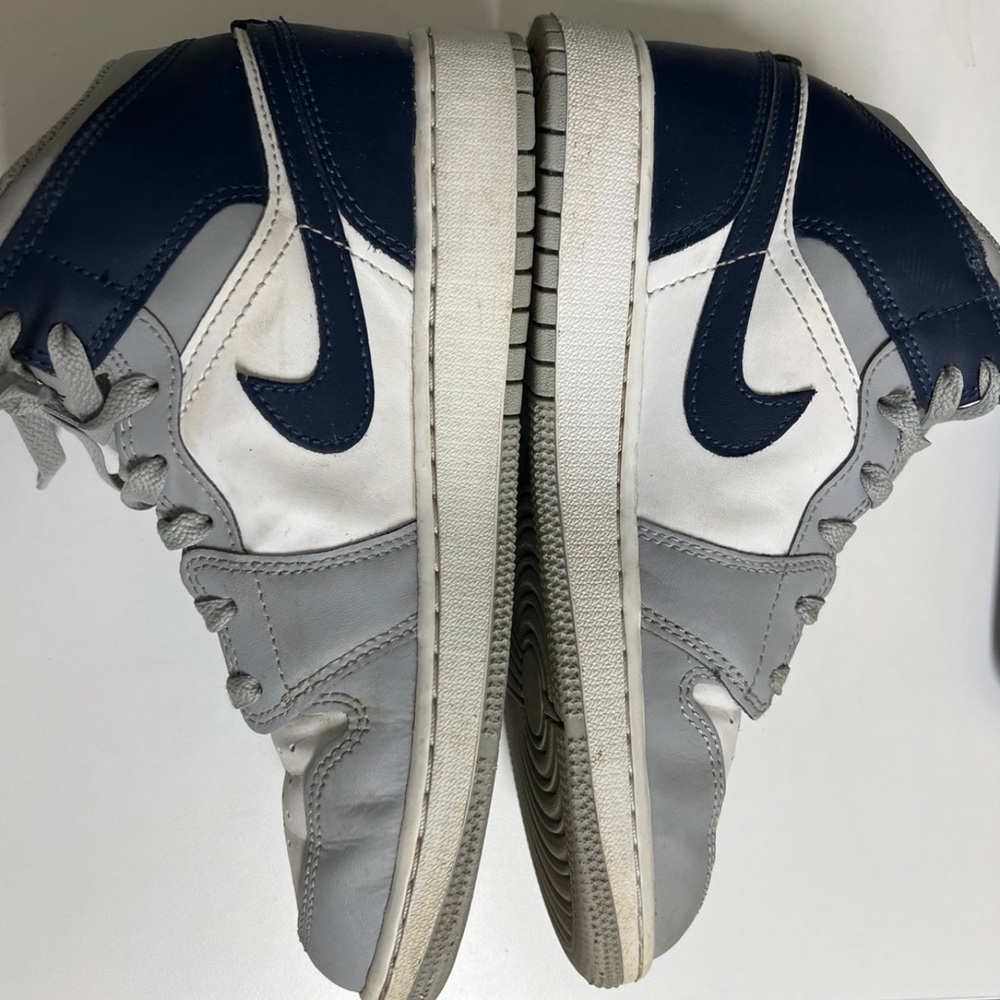 Nike Air Jordan 1 mid size 5 youth